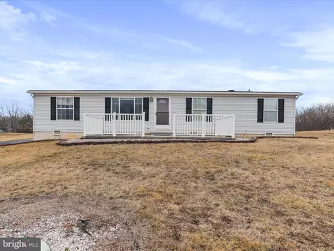 5913 Hager Rd, Greencastle, PA 17225