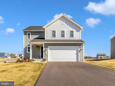 1519 Finch Dr, Chambersburg, PA 17202