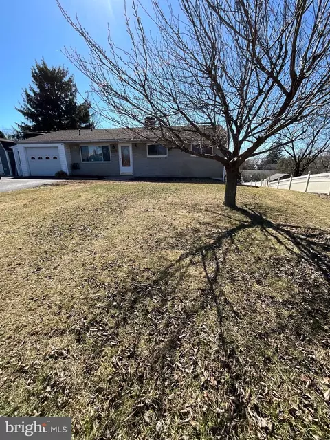 1214 Marvern Dr W, Chambersburg, PA 17202