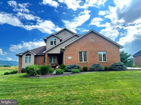 6780 St Annes Dr, Fayetteville, PA 17222