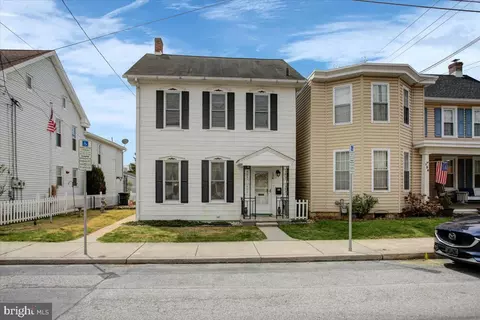 136 E Second St, Waynesboro, PA 17268