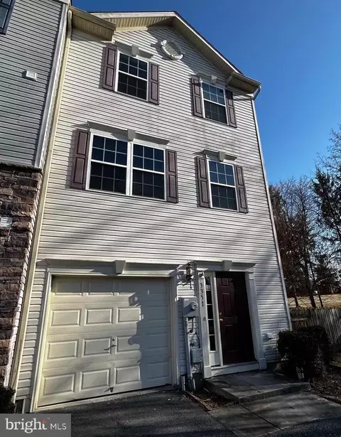 3351 Landmark Ct, Chambersburg, PA 17201