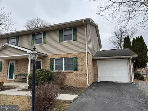 14788 Sherwood Dr, Greencastle, PA 17225