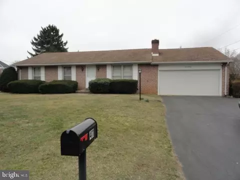 411 Briar Ln E, Chambersburg, PA 17202