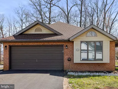 6138 Greenbriar Ln, Fayetteville, PA 17222