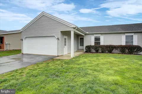 75 Chadwick Dr, Greencastle, PA 17225