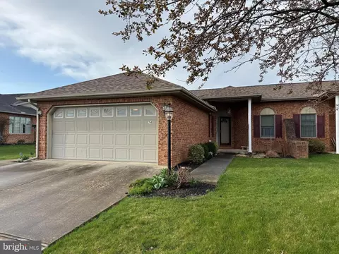 74 Homestead Dr, Greencastle, PA 17225