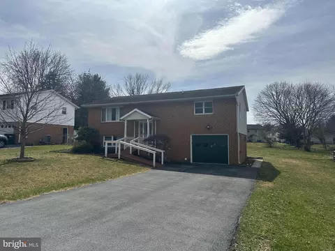 714 Ryan Ln, Greencastle, PA 17225