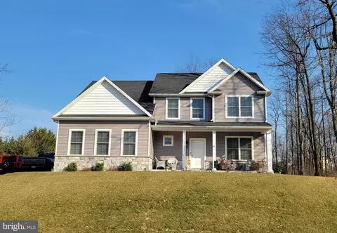 808 Mahantango Dr, Chambersburg, PA 17202