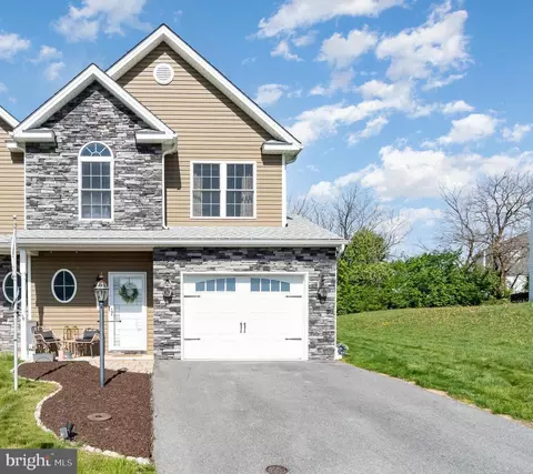 11237 Gulf Dr N, Waynesboro, PA 17268