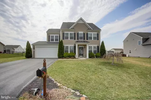 762 Bristol Dr, Greencastle, PA 17225