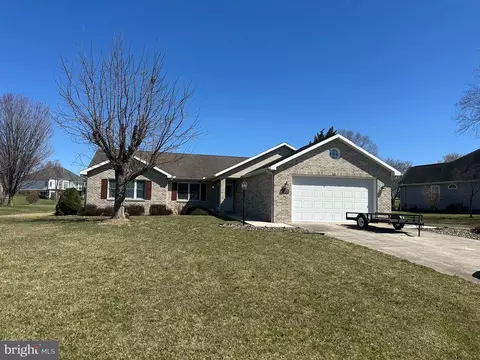 7141 Fairway Dr S, Fayetteville, PA 17222