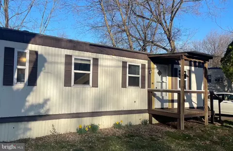 1387 Frank Rd, Chambersburg, PA 17202