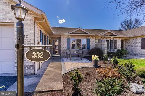 332 Phoenix Dr, Chambersburg, PA 17201