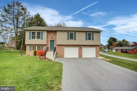 1124 Hamilton Dr, Chambersburg, PA 17202