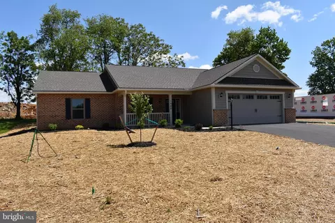 1449 Treeline Dr, Chambersburg, PA 17202