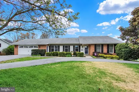 348 Strickler Ave, Waynesboro, PA 17268