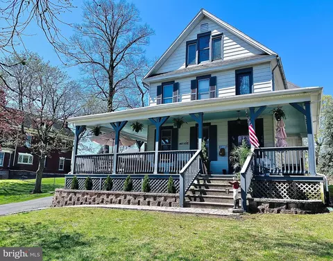 38 Linden Ave, Mercersburg, PA 17236