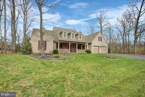6713 Fairway Dr E, Fayetteville, PA 17222