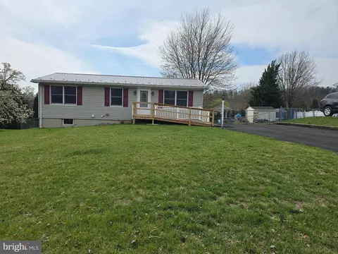 8752 Oxford Cir, Waynesboro, PA 17268