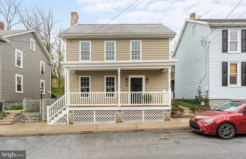 45 E North St, Waynesboro, PA 17268