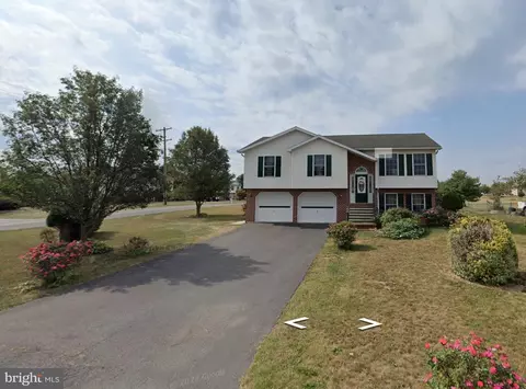 201 Grove Dr, Shippensburg, PA 17257