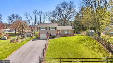 1577 Park Terrace Dr, Chambersburg, PA 17202