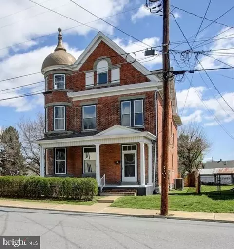 209 211 Hamilton Ave, Waynesboro, PA 17268