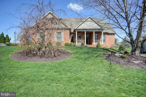 3167 Saint Andrews Dr, Chambersburg, PA 17202