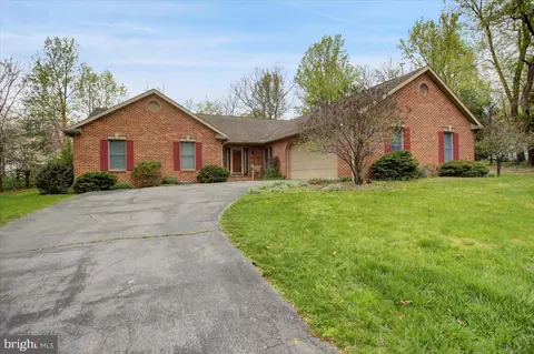 10961 Longwood Dr, Waynesboro, PA 17268