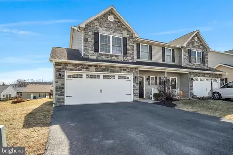 8827 Casper Dr, Waynesboro, PA 17268