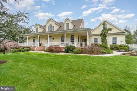 11884 Pineridge Dr, Waynesboro, PA 17268