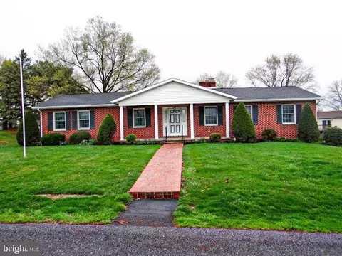 2560 Sardonyx Dr, Chambersburg, PA 17202