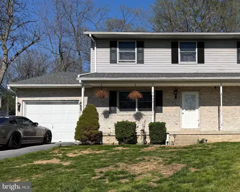 14852 Sherwood Dr, Greencastle, PA 17225