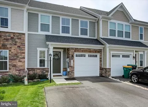 1194 Emilys Ct, Greencastle, PA 17225
