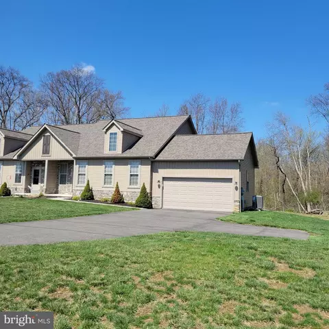 903 Quail Run Dr, Waynesboro, PA 17268
