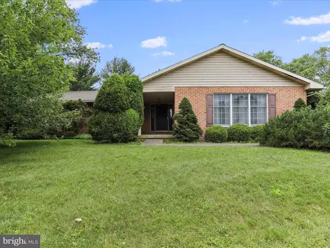 11490 Blue Mountain Dr, Waynesboro, PA 17268