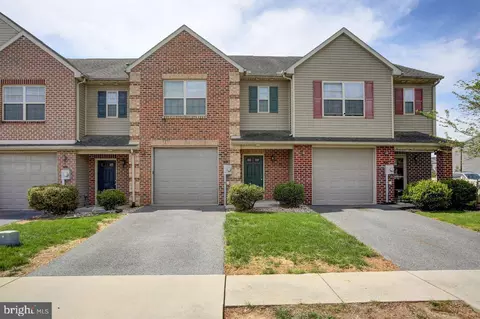 215 Meriweather Dr, Chambersburg, PA 17201