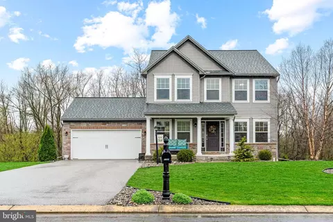 1095 Mountain Shadow W, Fayetteville, PA 17222