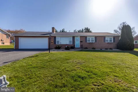 124 Hillside Dr, Fayetteville, PA 17222