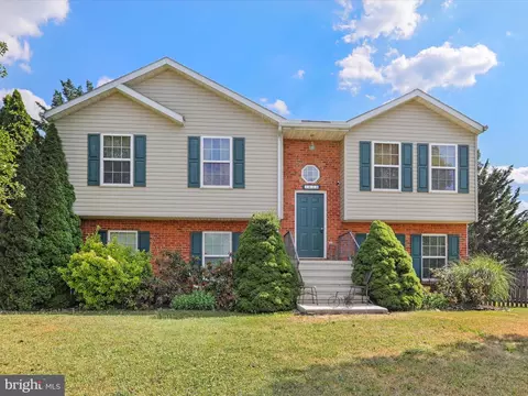 620 Dresden Cir, Greencastle, PA 17225