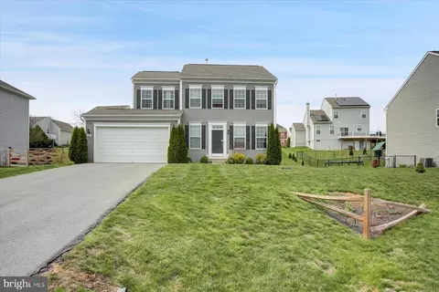 11333 Cross Fields Dr, Waynesboro, PA 17268