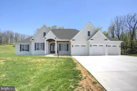 1325 Hearthside Dr, Chambersburg, PA 17202