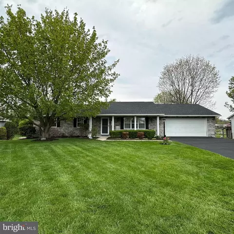 1019 Redwood Dr, Waynesboro, PA 17268