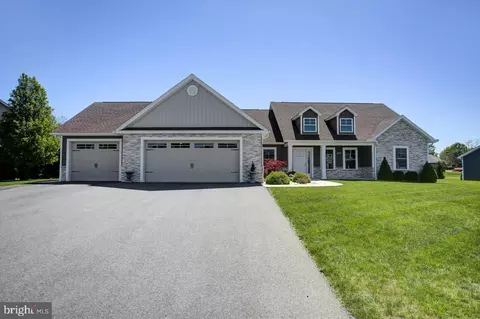 5890 Gabrielle Ln, Chambersburg, PA 17202
