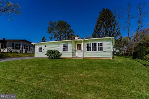 96 Fifth Ave, Fayetteville, PA 17222