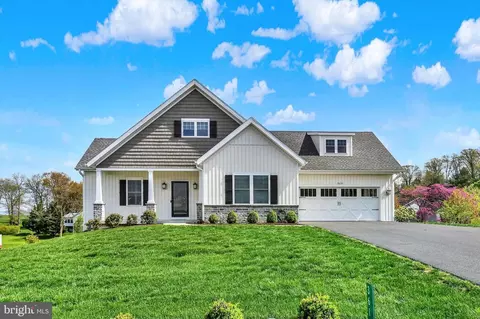 3614 Cascades Dr, Fayetteville, PA 17222