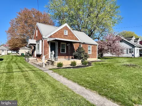 521 Wayne Ave, Chambersburg, PA 17201
