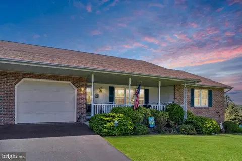11948 Oakton Dr, Waynesboro, PA 17268
