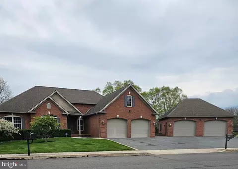 344 Moss Spring Ave, Greencastle, PA 17225